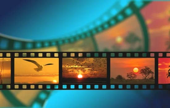 Lancar ngomong bahasa Inggris pakai aksen tertentu melalui video atau film
