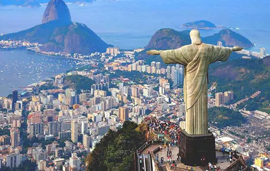 Descriptive Text tentang Tempat Wisata yaitu Patung Kristus Penebus di Brazil