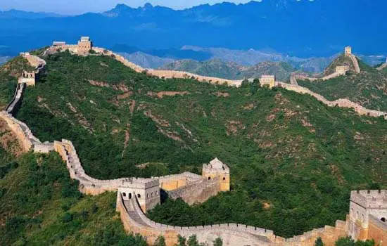 Descriptive Text tentang Tempat Wisata yaitu Tembok Besar China di Tiongkok