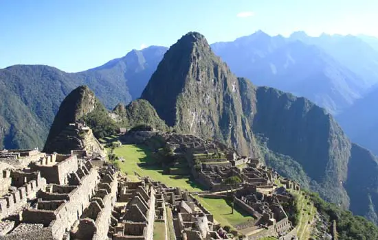 Contoh Descriptive Text tentang Tempat menjadi Keajaiban Dunia yaitu Machu Picchu di Peru2